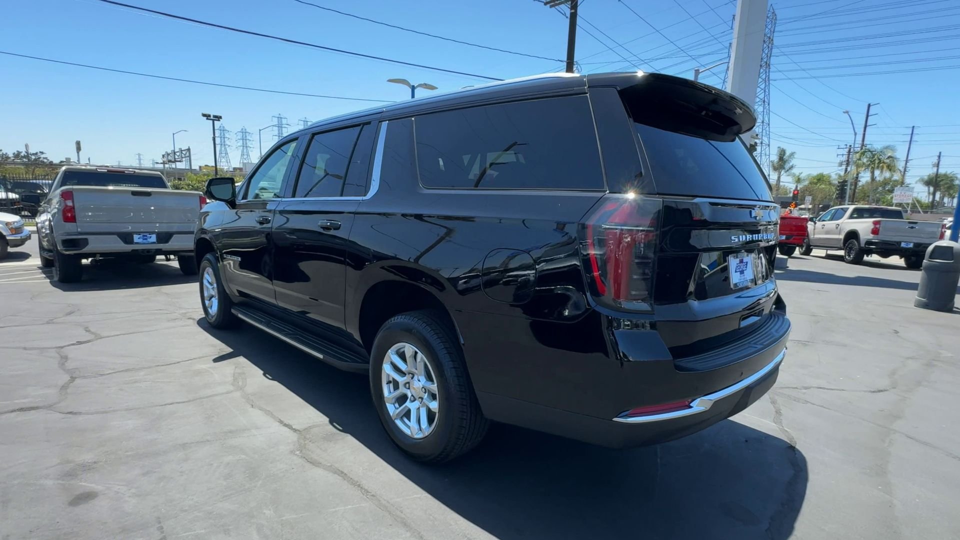 2026 Chevrolet Suburban LT - Photo 6