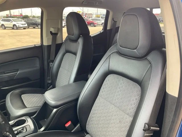 Used 2018 Blue Chevrolet Z71 image 7