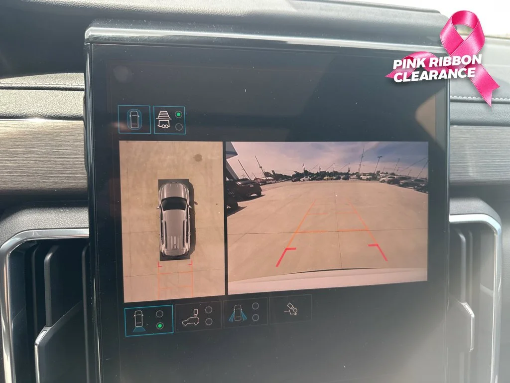 Used 2025 White GMC Denali image 19