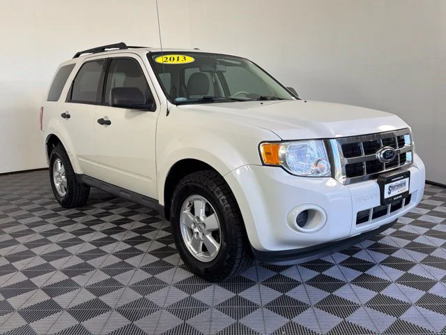 Used 2012 White Ford XLS image 4
