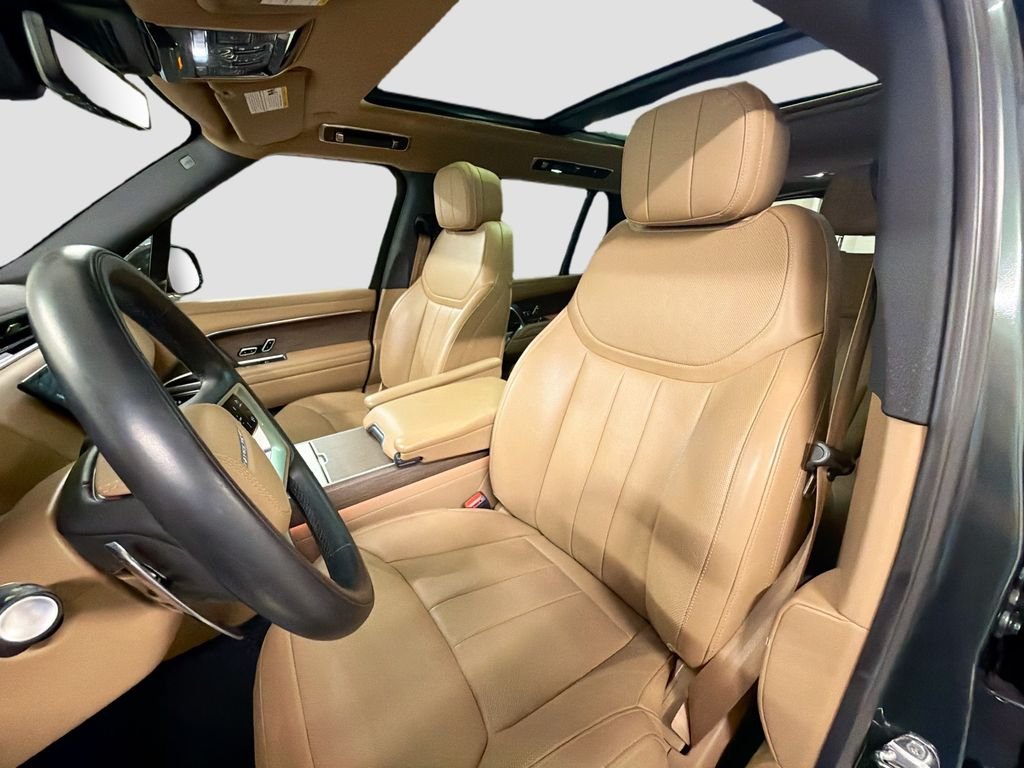 Used 2025 Green Land Rover SE image 5