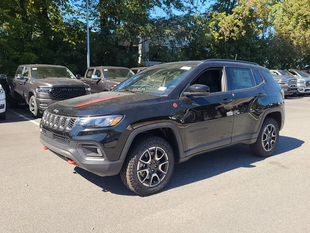 New 2026 Diamond Black Crystal Pearl-Coat Exterior Paint Jeep Trailhawk image 4