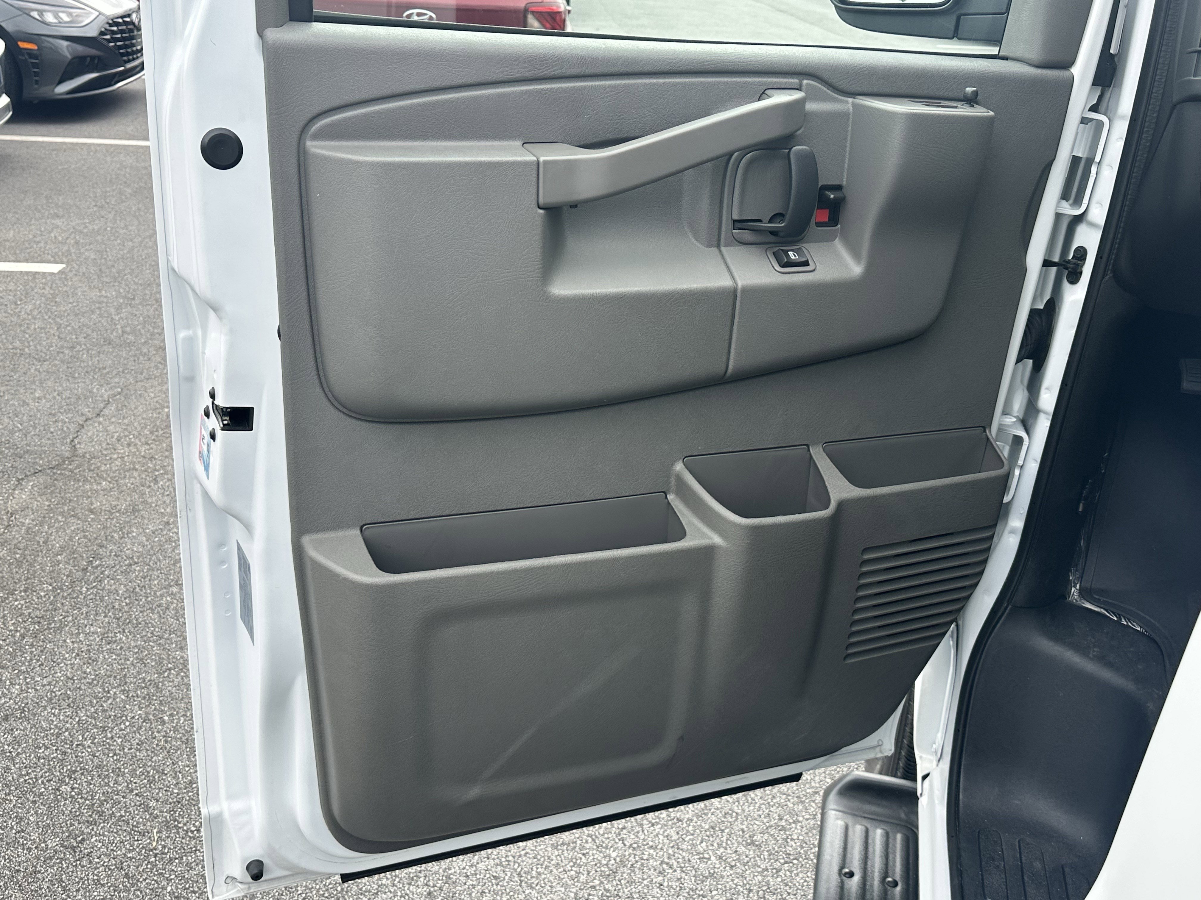 Used 2025 Summit White Chevrolet LT image 10