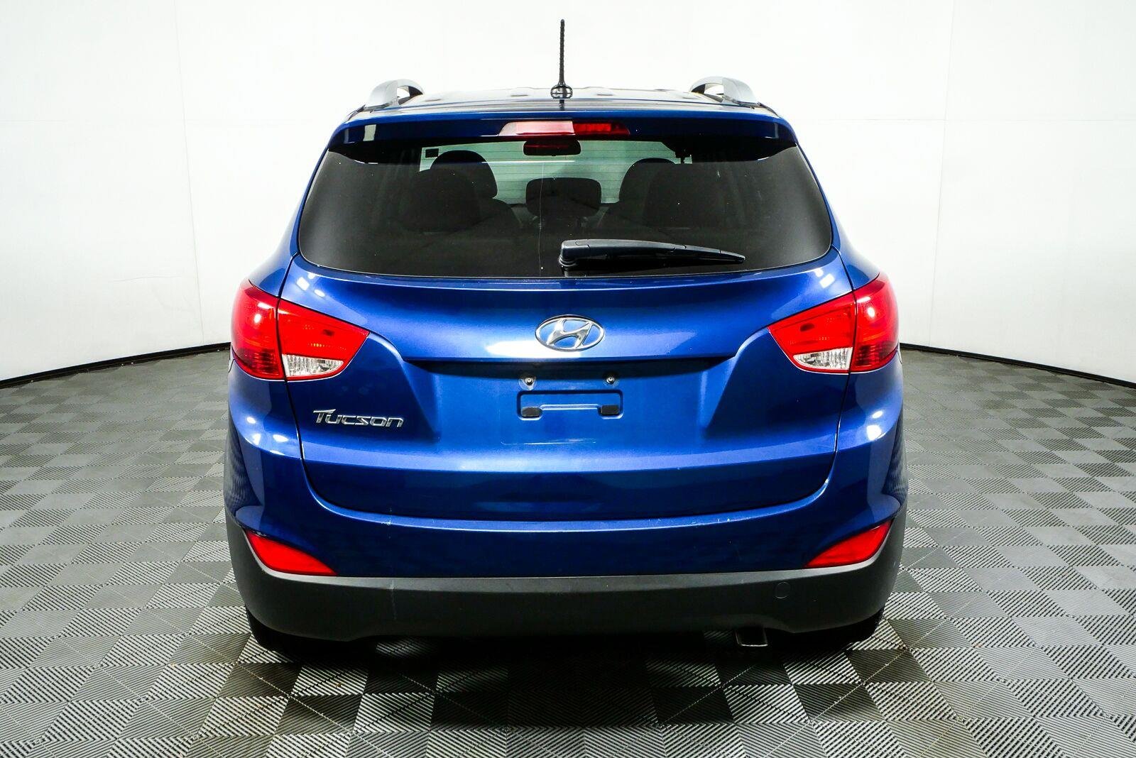 Used 2014 Laguna Blue Metallic Hyundai SE image 24