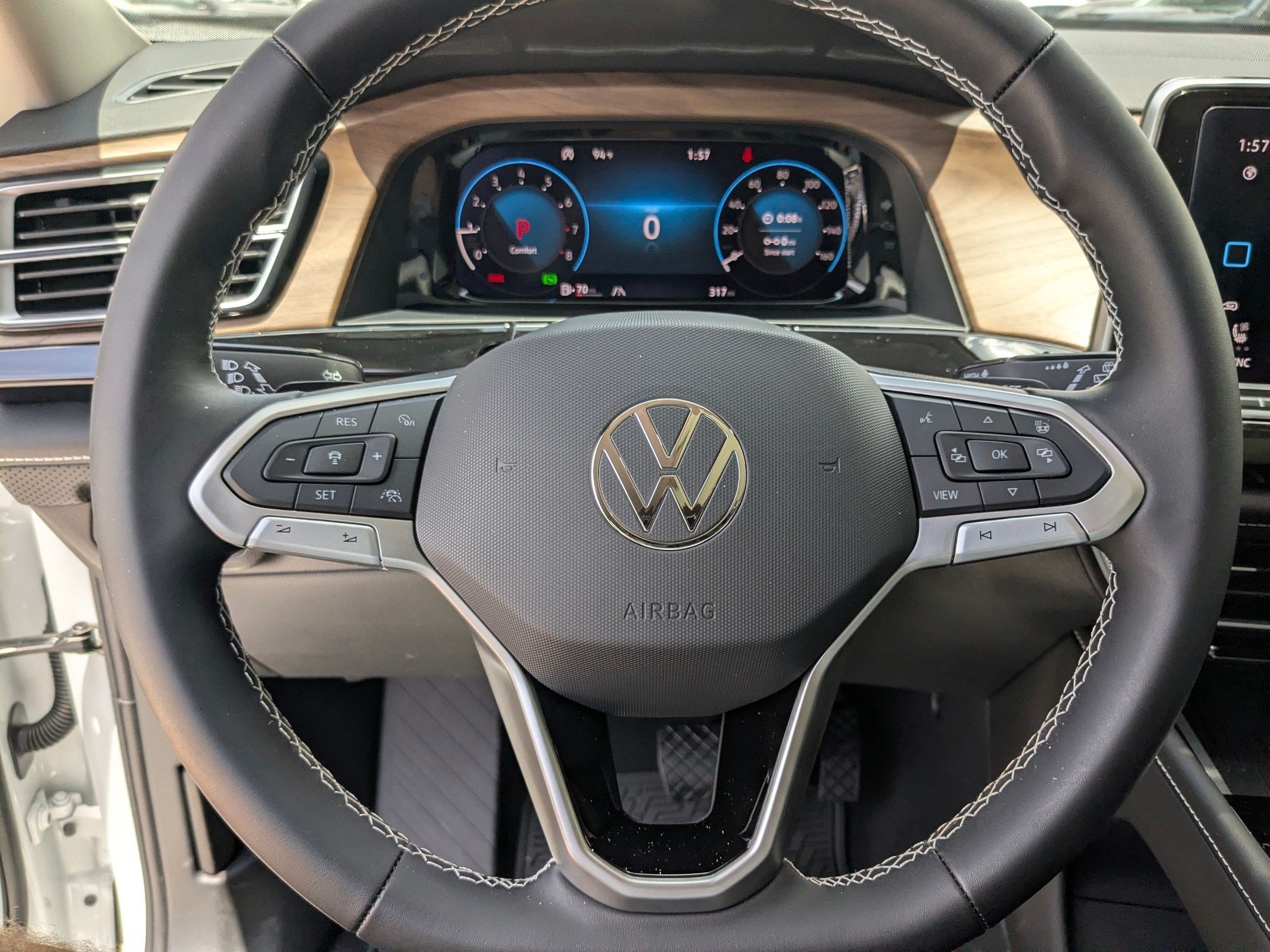 New 2026 Opal White Pearl Volkswagen 2.0T SE w/Technology image 9