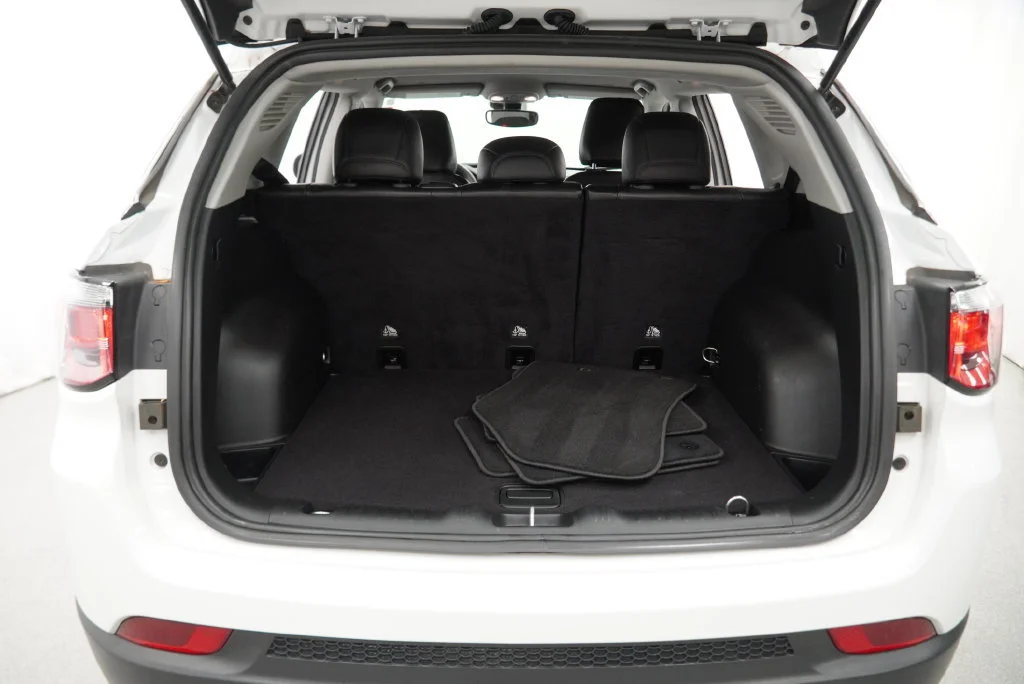 Used 2022 Bright White Clea Jeep Latitude image 34