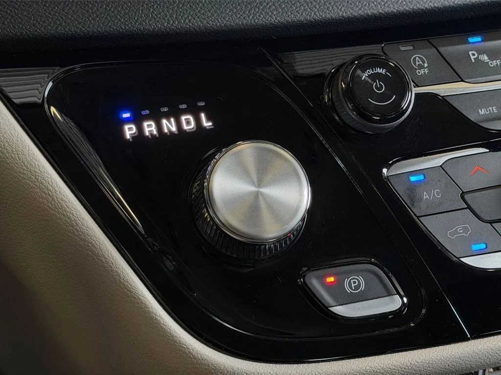 Used 2024 White Chrysler Touring L image 31
