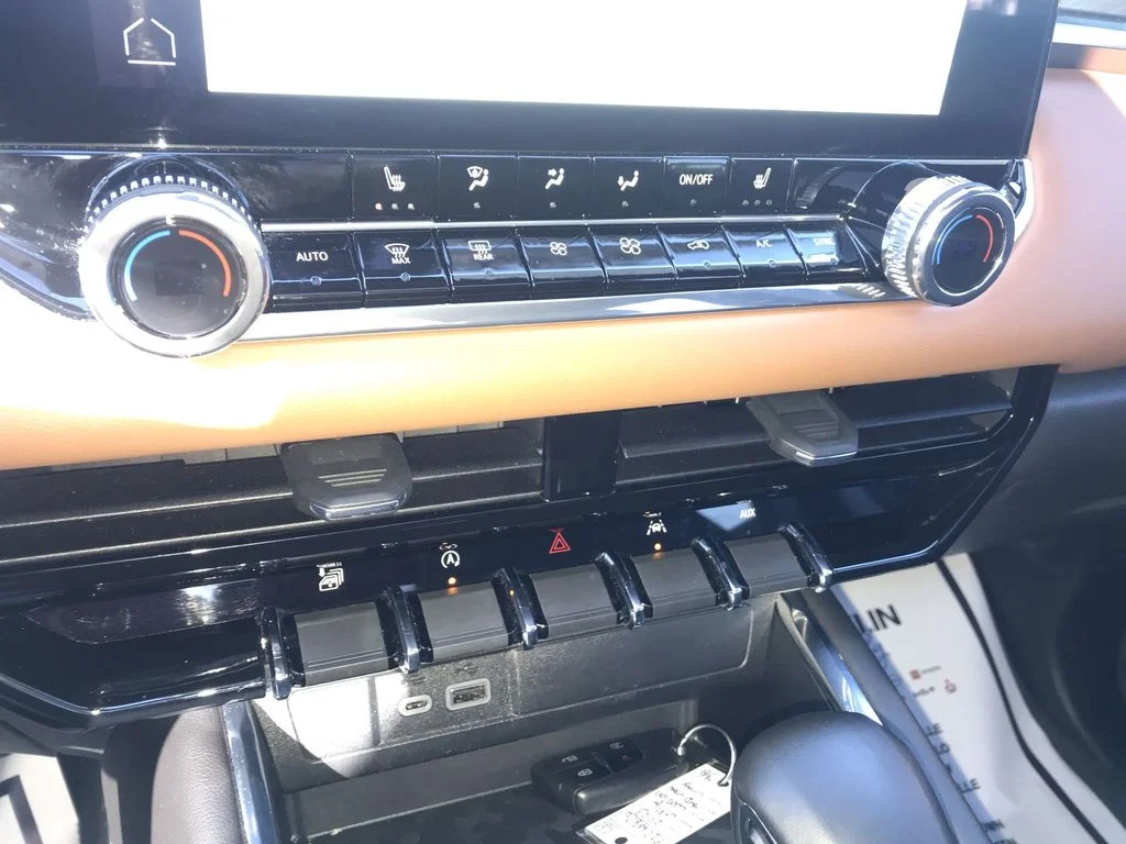 Used 2023 Silver GMC AT4 image 18