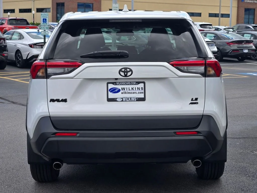 Used 2023 Ice Toyota LE image 11