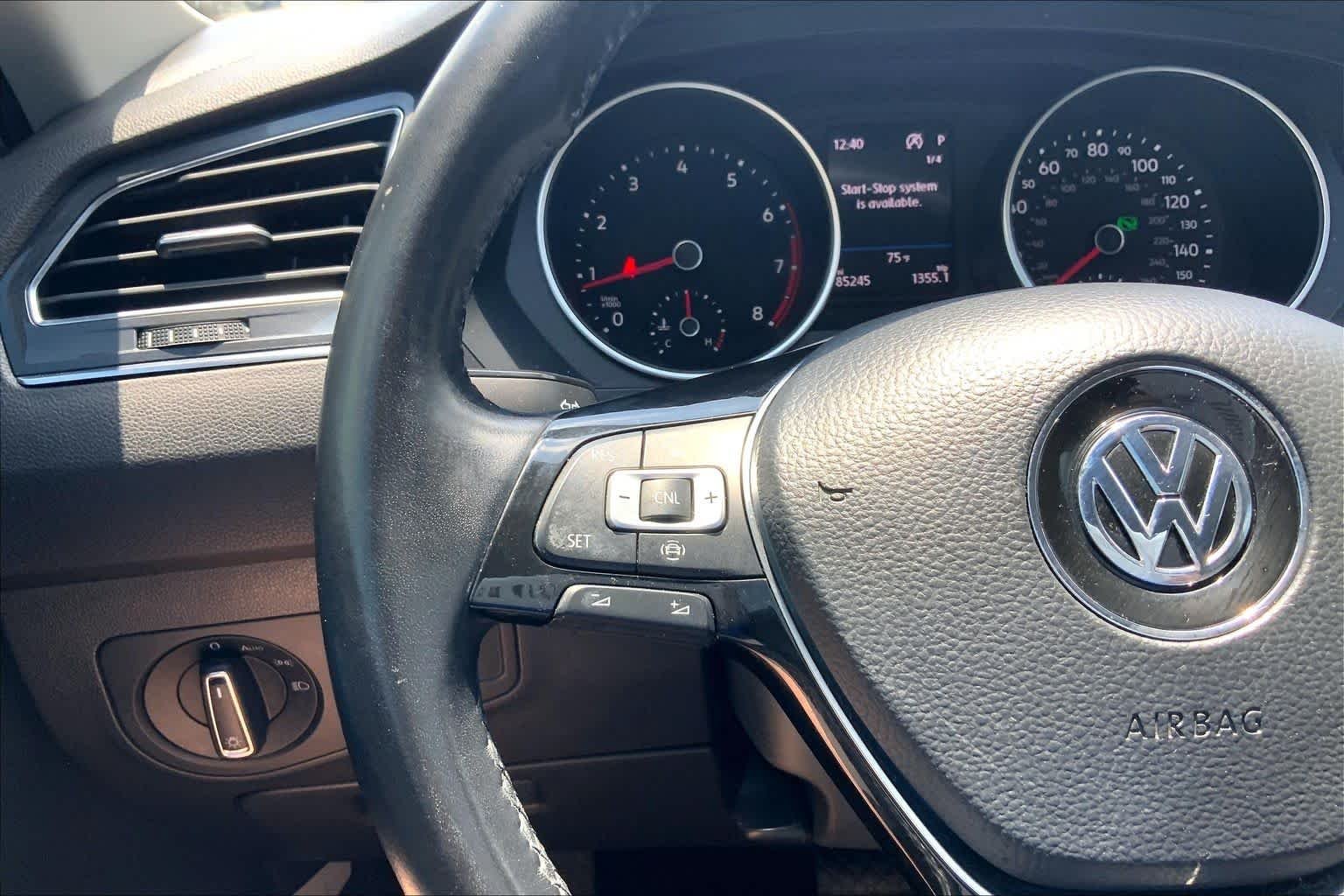 Used 2019 Pure White Volkswagen SE image 23