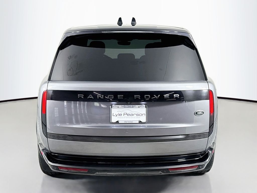 Used 2023 Gray Land Rover SE image 10