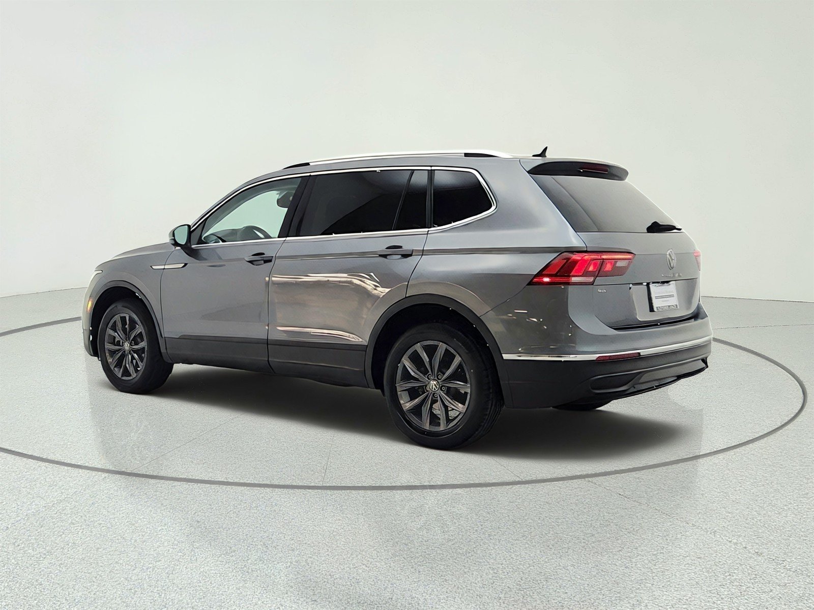 Used 2022 Platinum Gray Metallic Volkswagen 2.0T SE FWD image 7