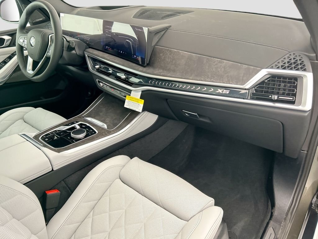 New 2026 Green Metallic BMW sDrive40i image 16