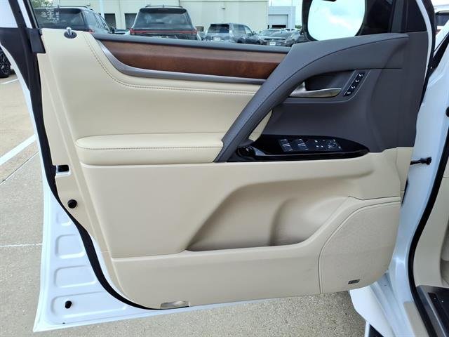 Used 2019 Eminent White Pearl Lexus Three-Row image 22