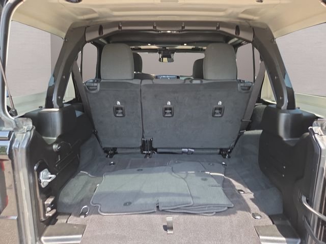 Used 2025 Black Jeep Sahara image 31