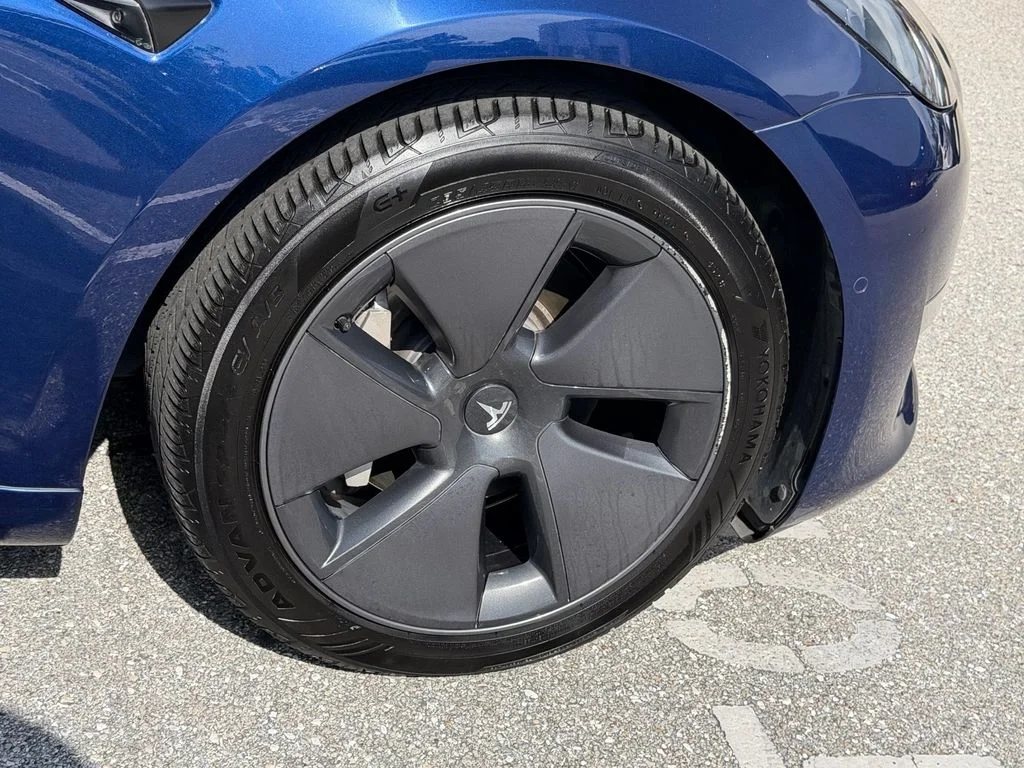 Used 2022  Tesla Long Range image 9