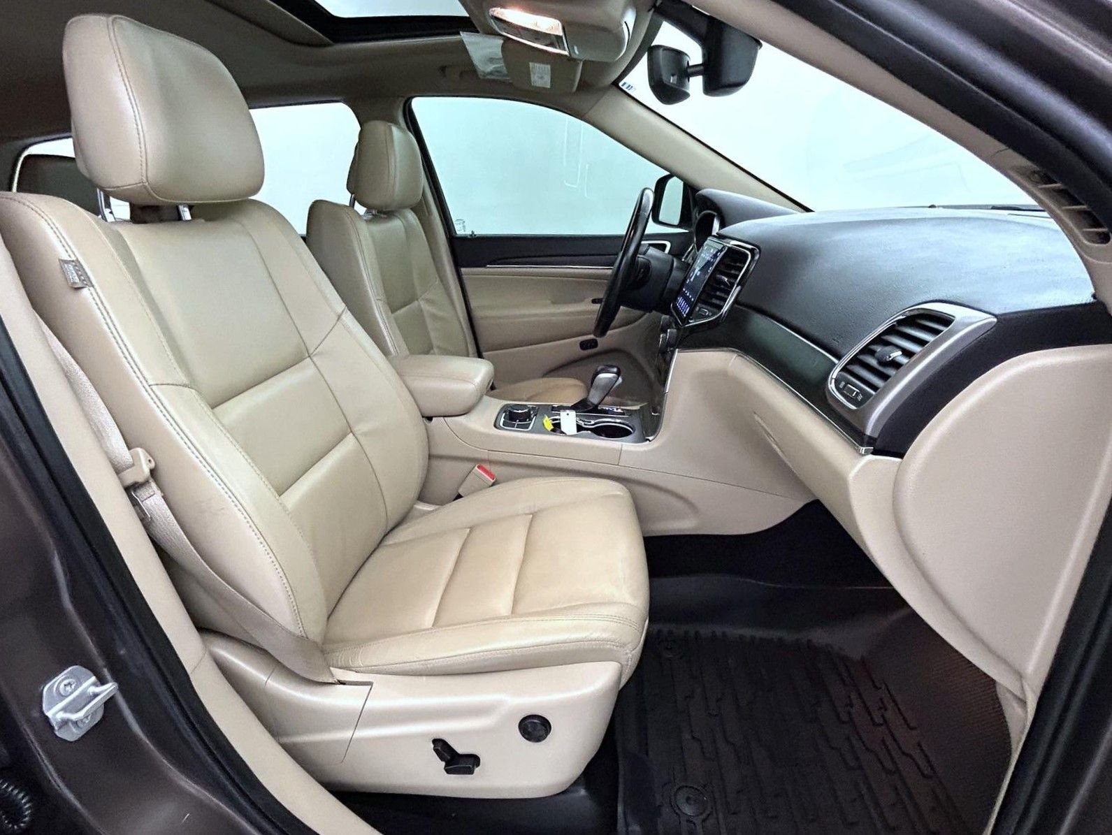 Used 2020 Brown Jeep Limited image 15