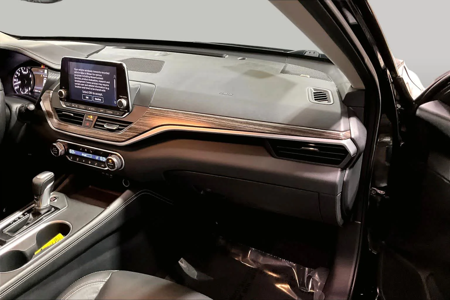 Used 2019 Super Black Nissan 2.5 Platinum image 19