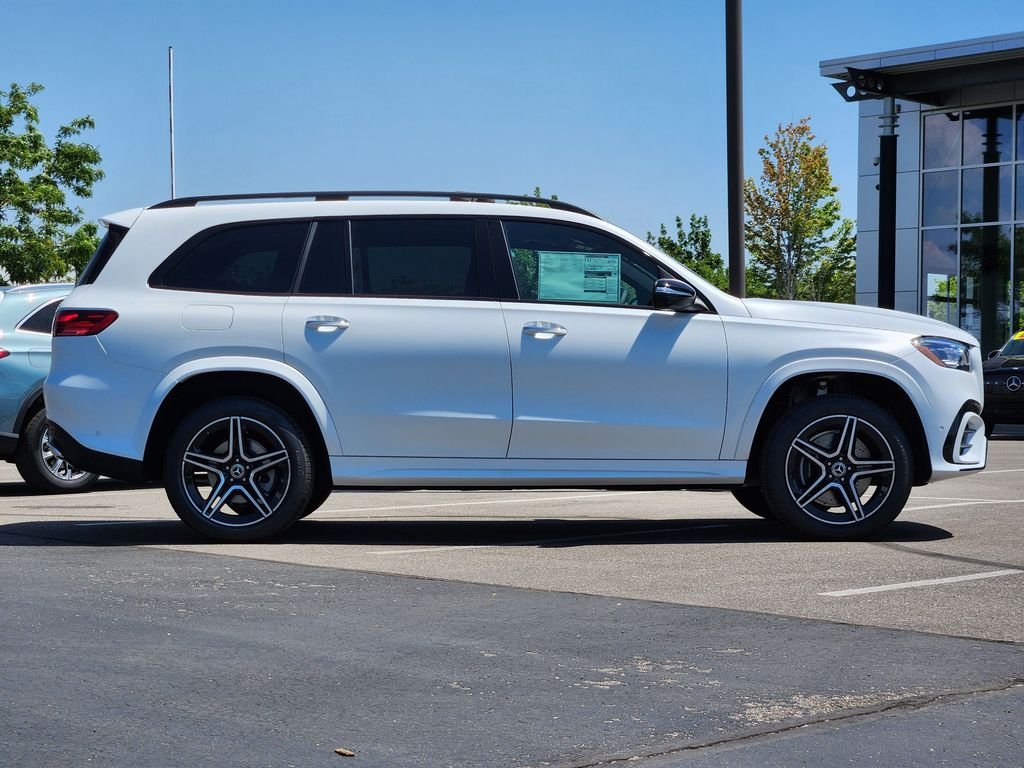New 2026 MANUFAKTUR Signature Moonlight White Magno Mercedes-Benz GLS 450 4MATIC® image 2