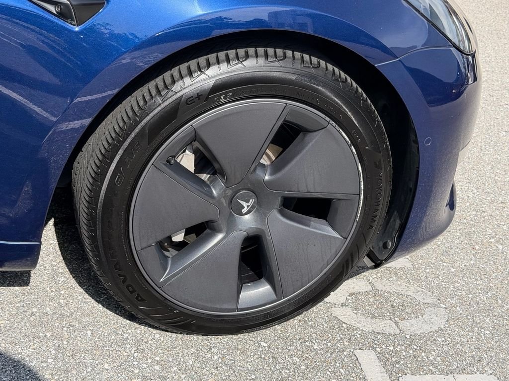 Used 2022  Tesla Long Range image 9