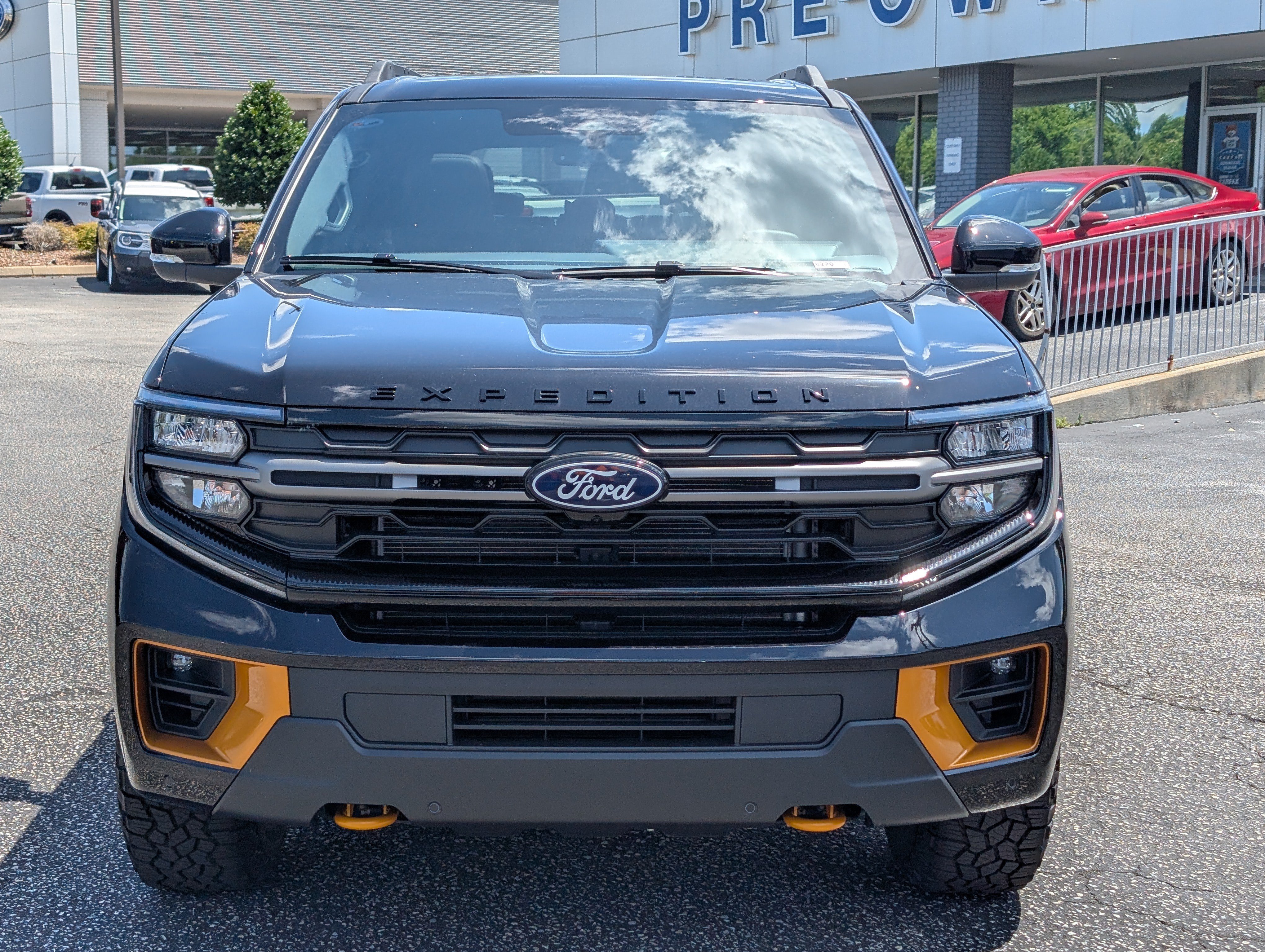 New 2027 Agate Black Metallic FORD Tremor® image 3