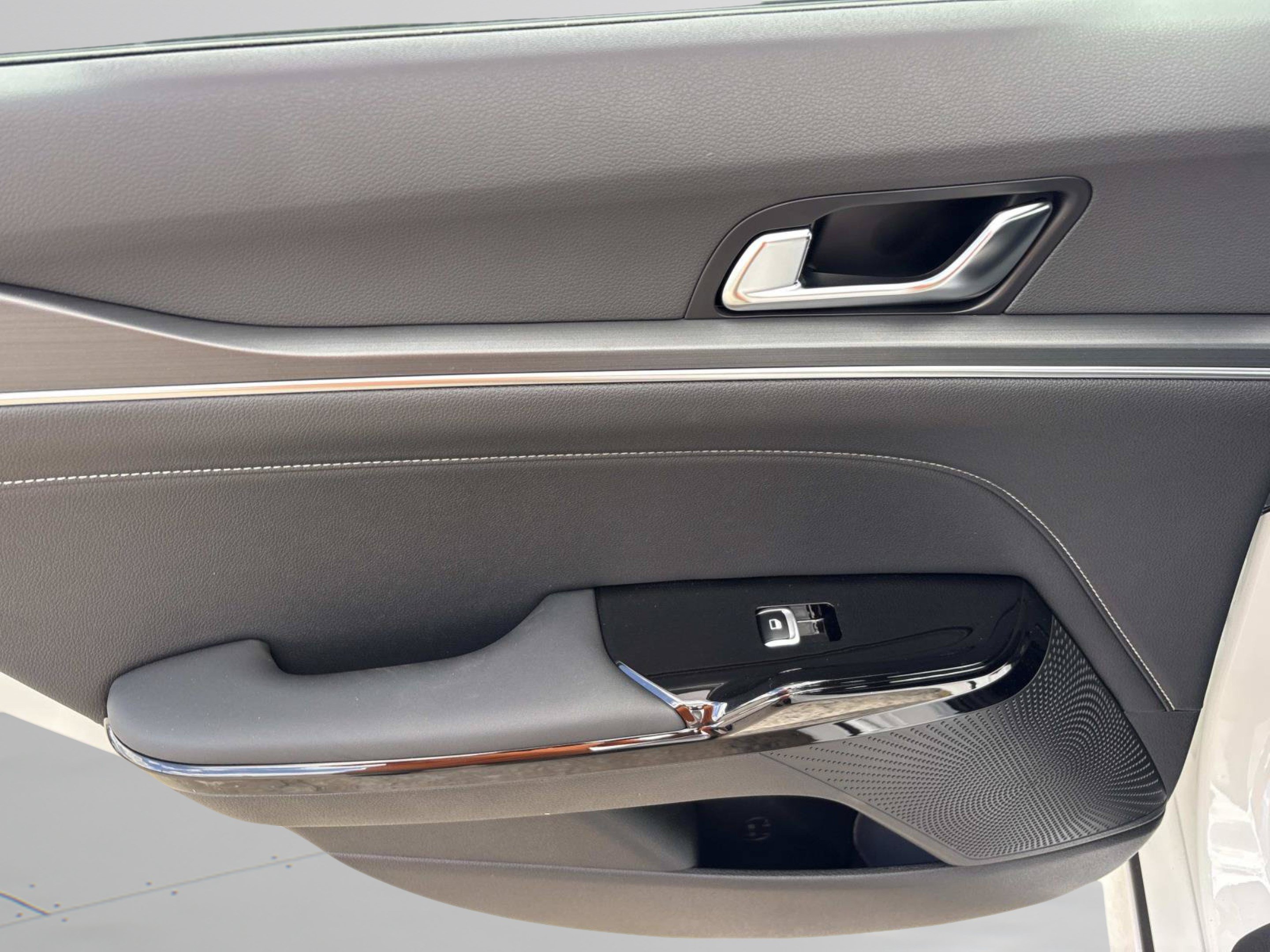 New 2027 Snow White Pearl Kia GT-Line image 14