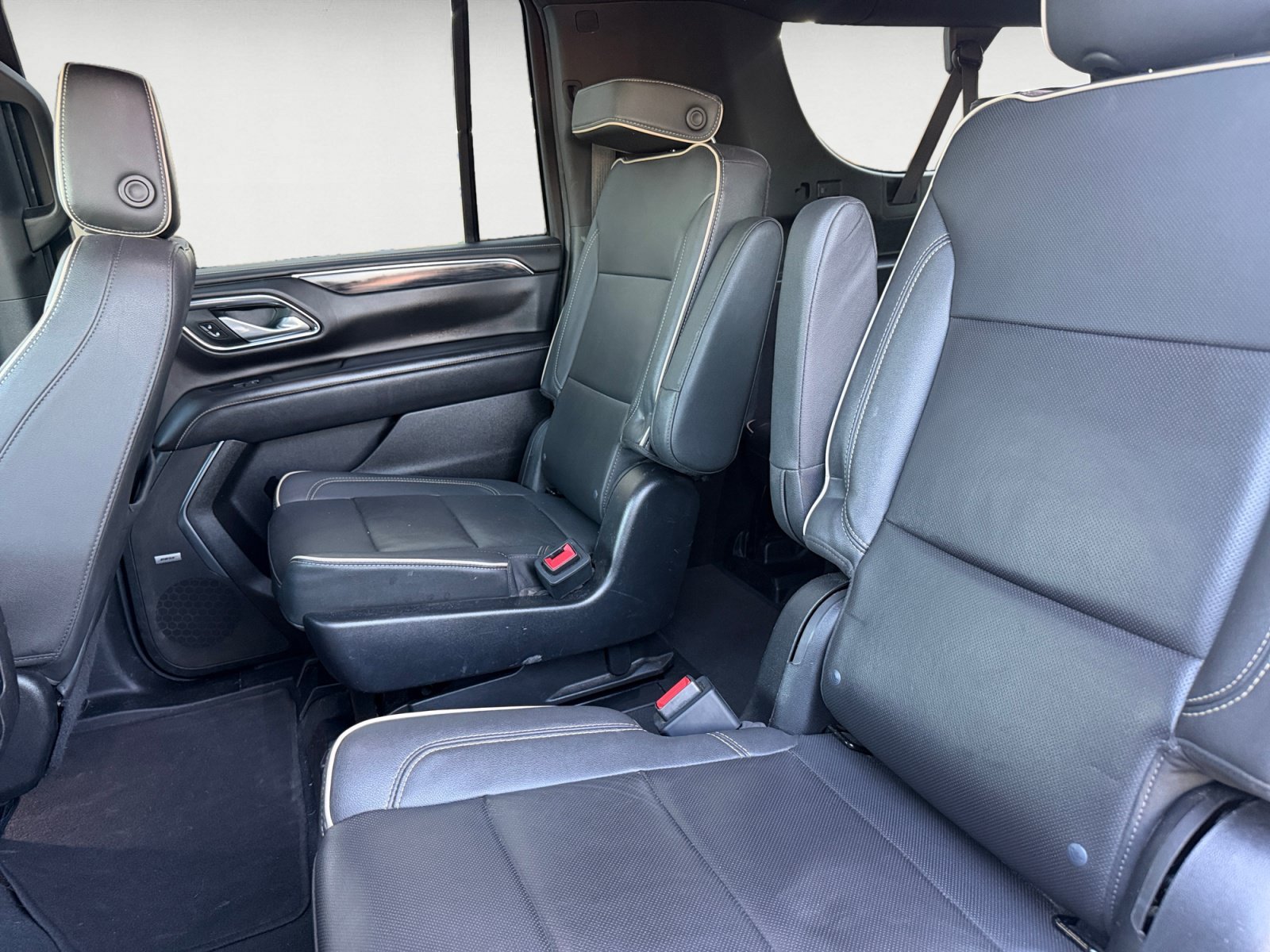 Used 2022 White Frost Tricoat GMC SLT image 13