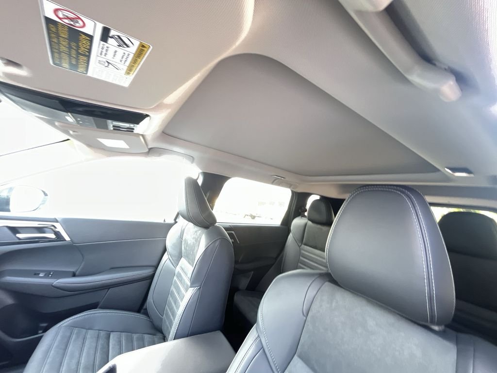 2025 Mitsubishi Outlander SE - Photo 22