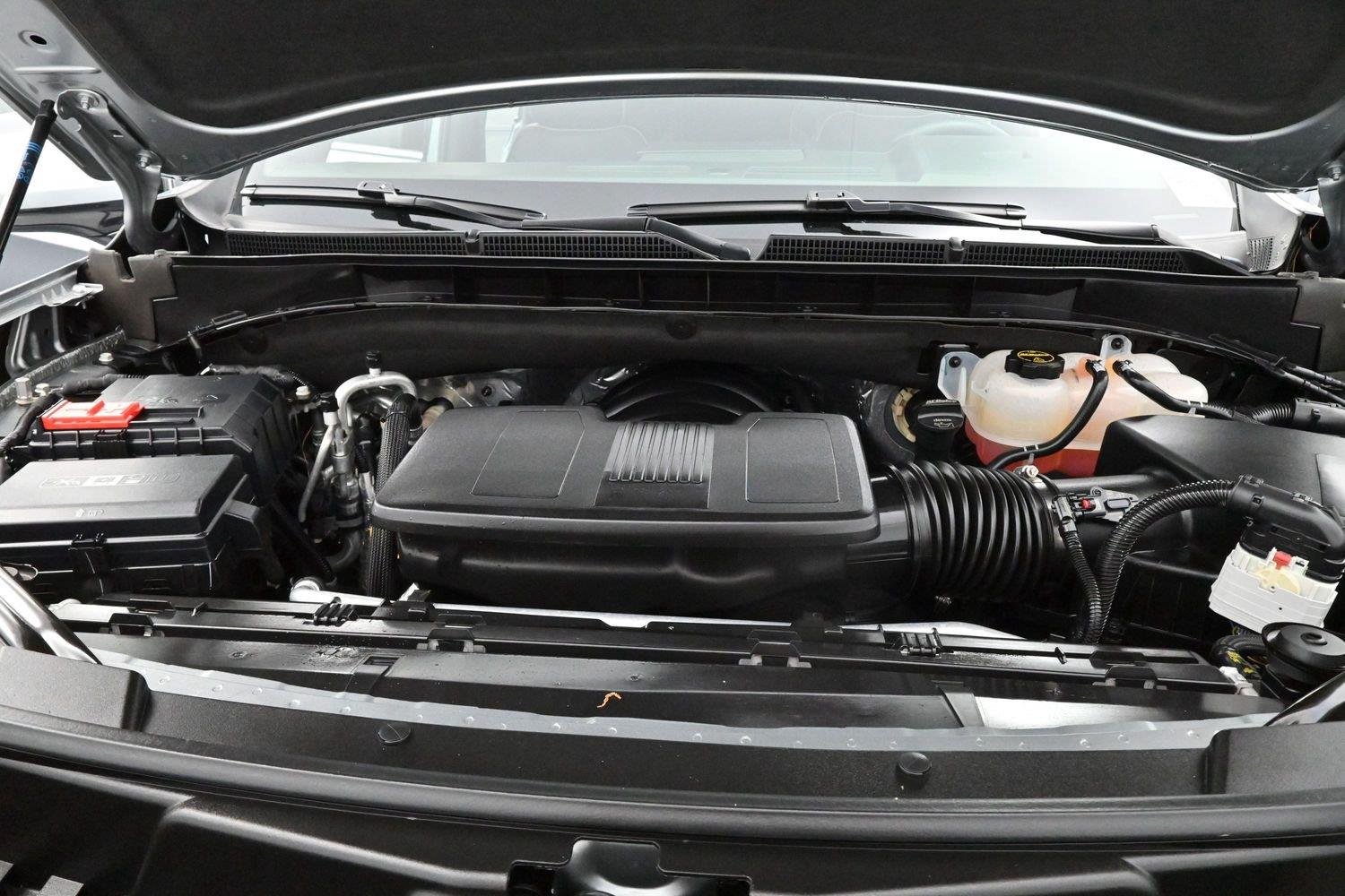 Used 2025 Sterling Metallic GMC Elevation image 32