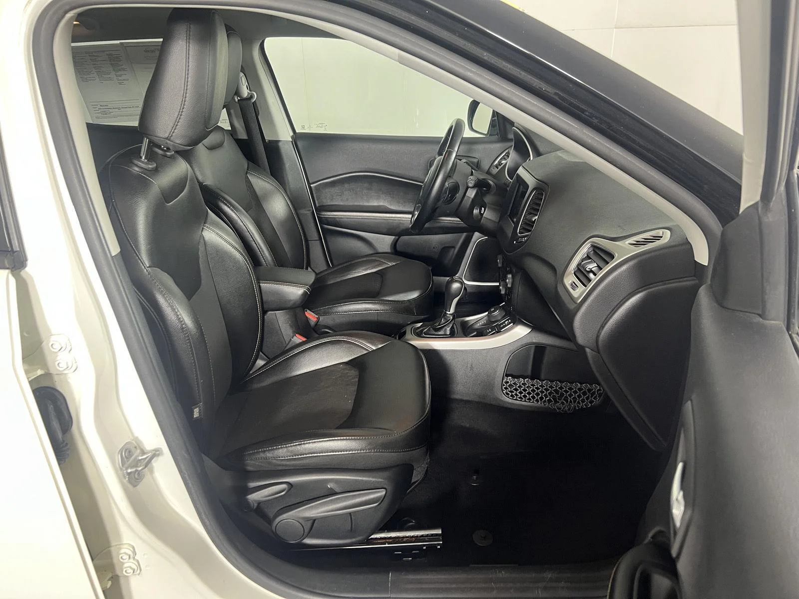 Used 2020 White Clearcoat Jeep Latitude image 19