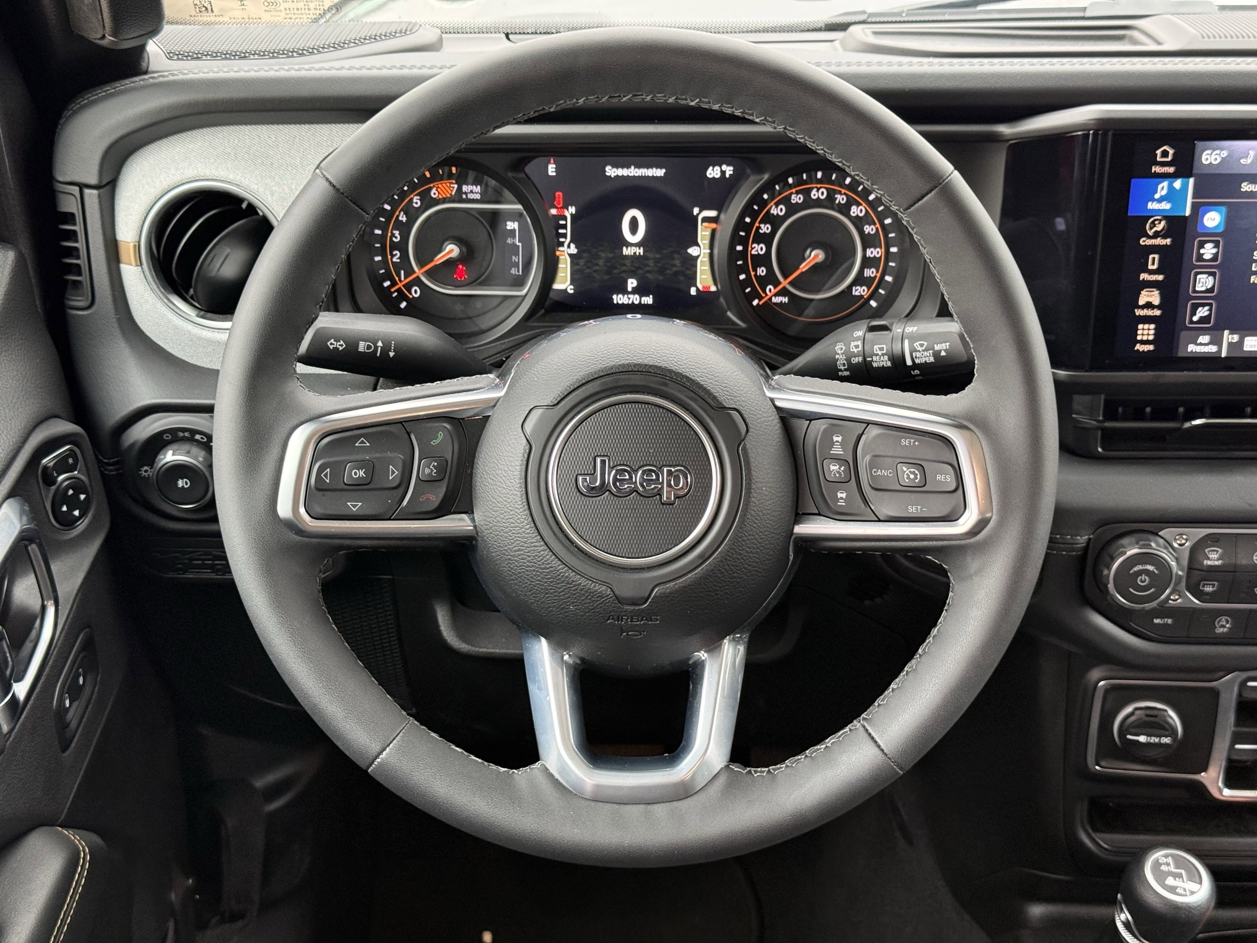 Used 2025 Granite Crystal Metallic Clearcoat Jeep  image 15
