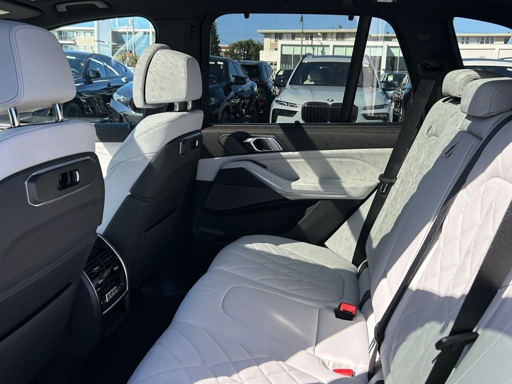New 2026 Dravit Grey Metallic BMW xDrive50e image 30