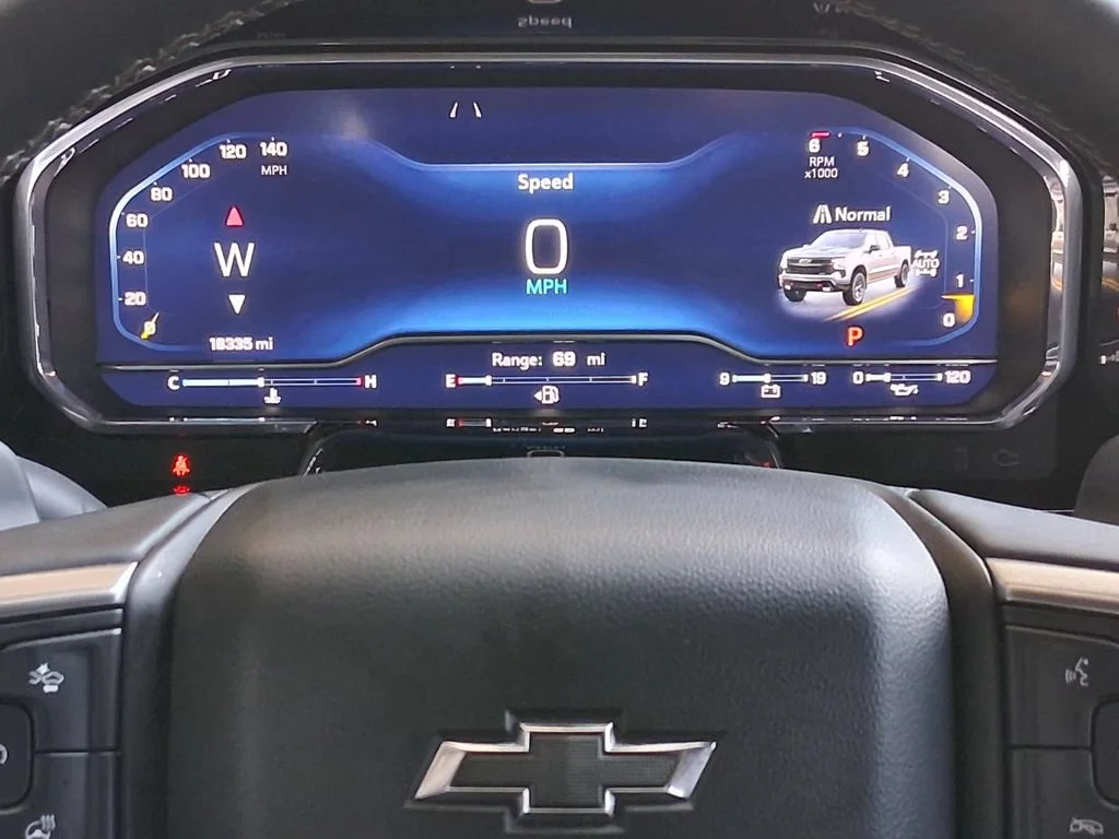 Used 2025 Sterling Gray Metallic Chevrolet LT Trail Boss image 14