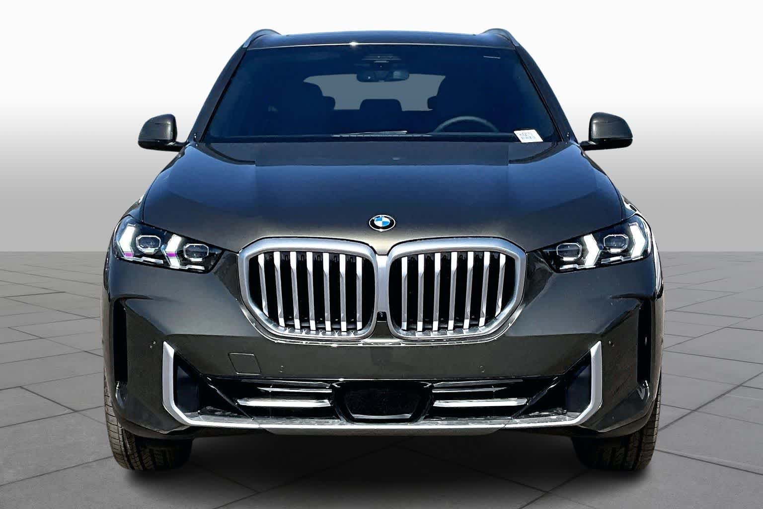 New 2026 Manhattan Green Metallic BMW xDrive40i image 3