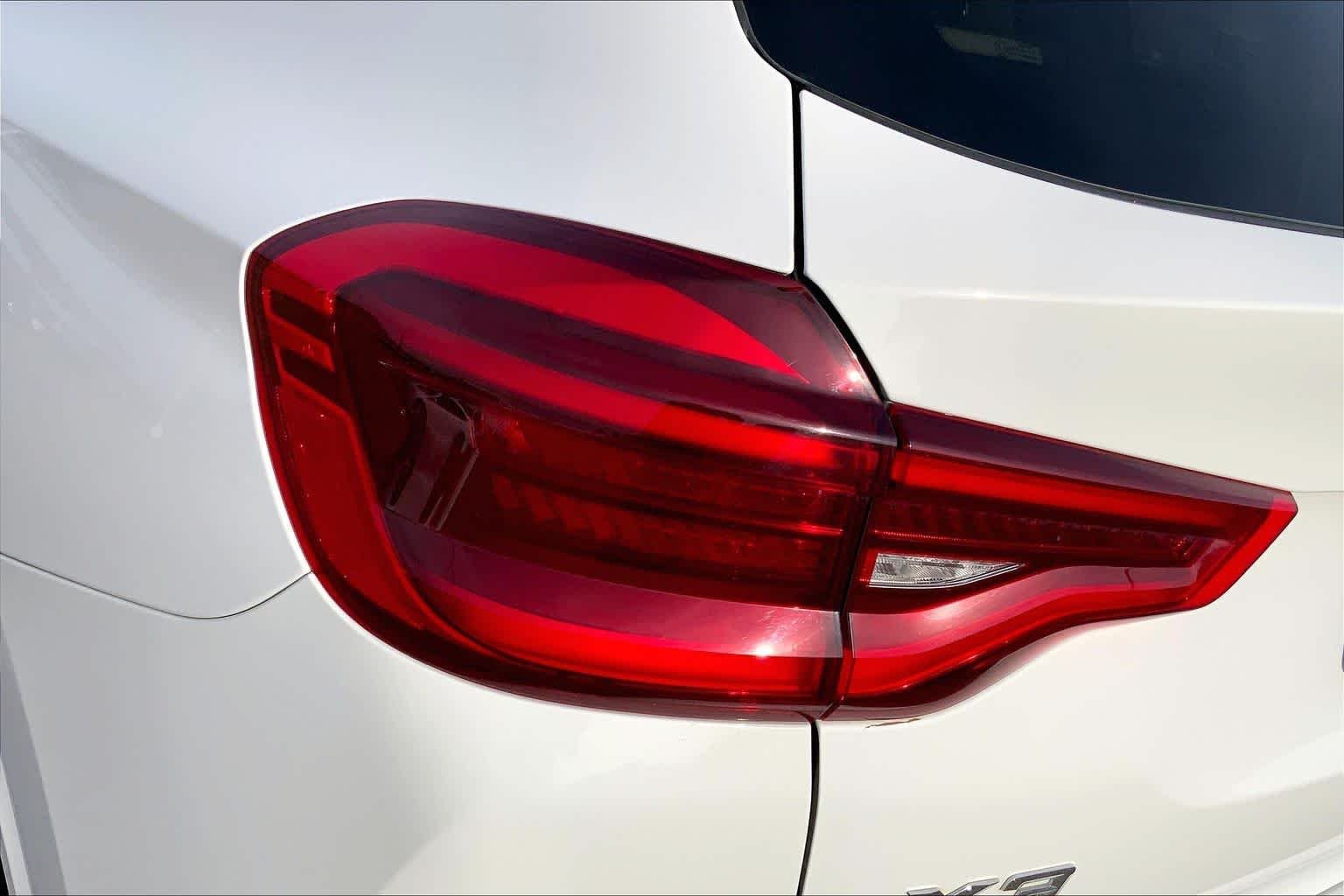 Used 2019 Alpine White BMW sDrive30i image 29