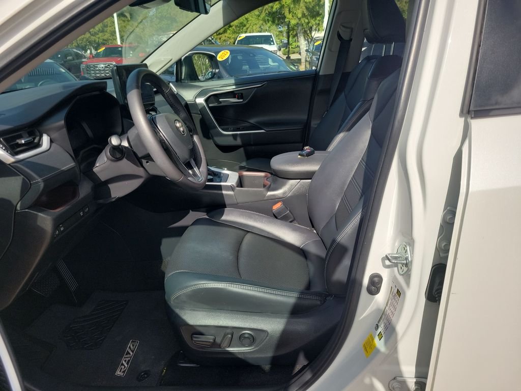 Certified Used 2025  Toyota Limited image 15
