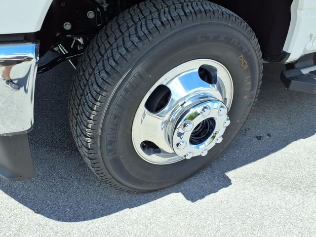 New 2026 Star White Metallic Tri-Coat Ford F-350® Lariat® image 5