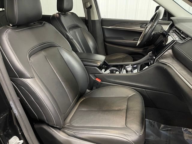 Used 2021 Diamond Black Jeep Limited image 21