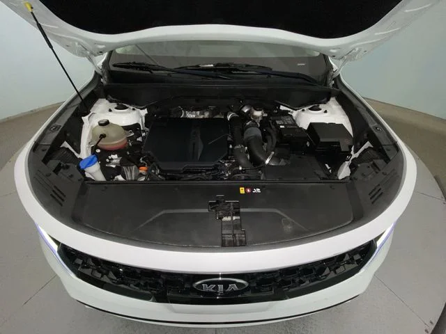 Used 2021 White Kia SX image 27
