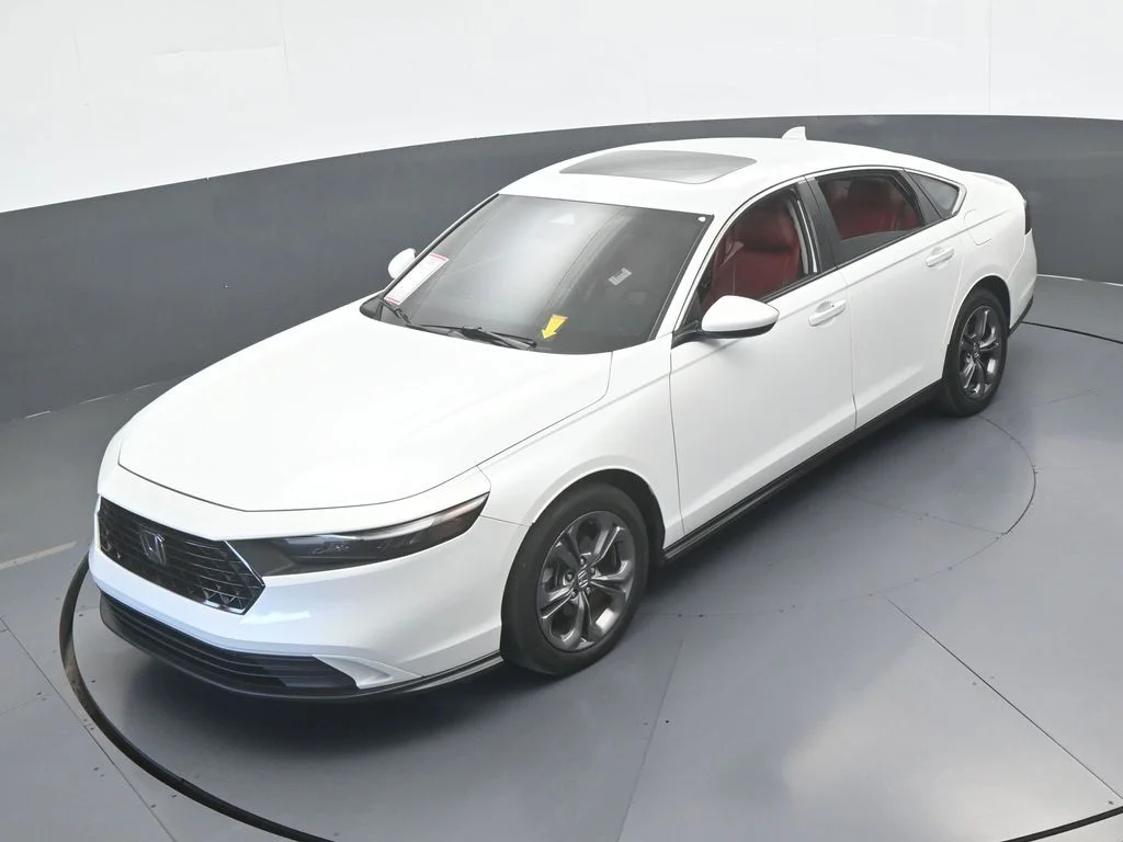 Used 2023 Platinum White Pearl Honda EX image 43
