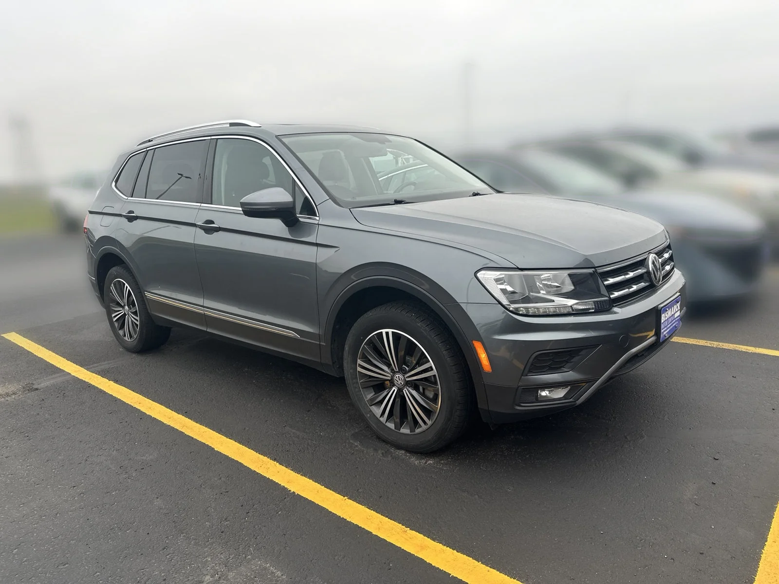 Used 2018 Gray Volkswagen 2.0T SEL image 2