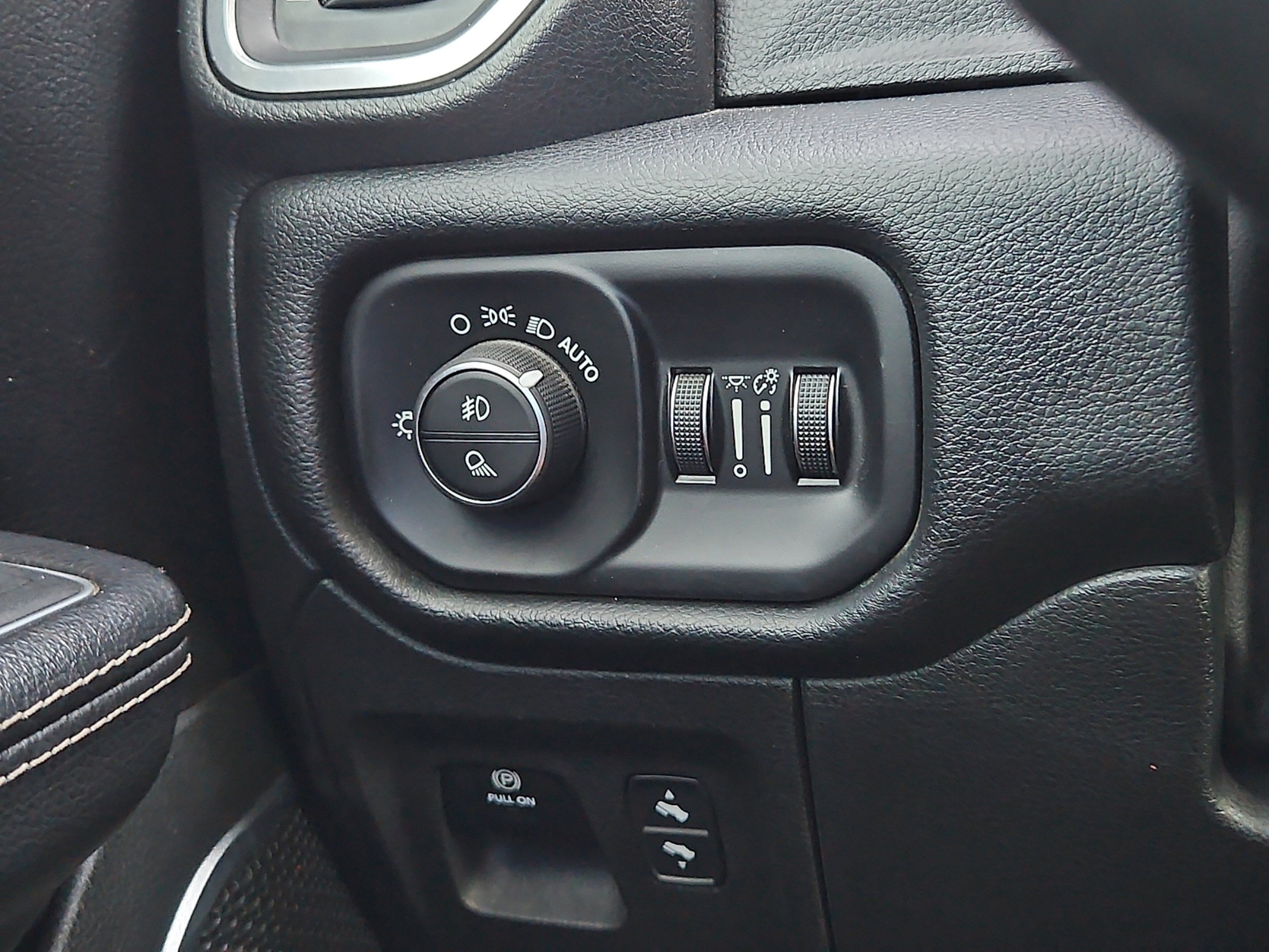 Used 2022 Patriot Blue Pearlcoat Ram Laramie image 15