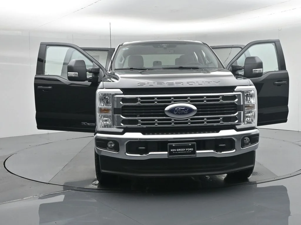 New 2026 Agate Black Metallic Ford XLT image 31