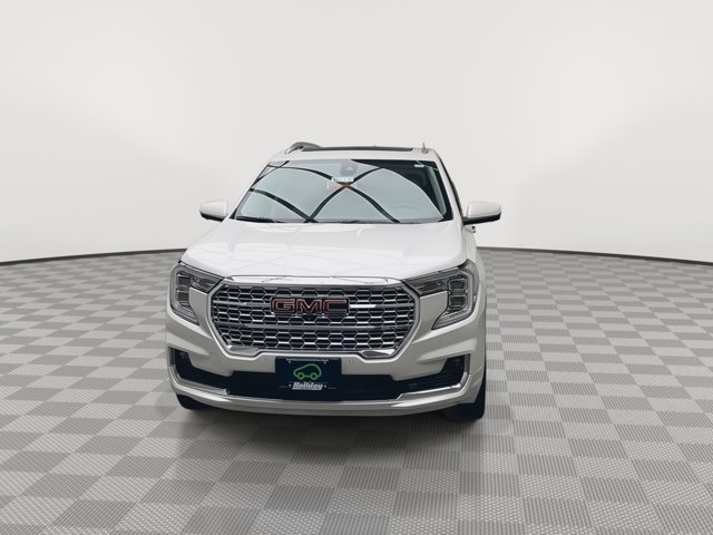 Used 2024 White Frost Tricoat GMC Denali image 39