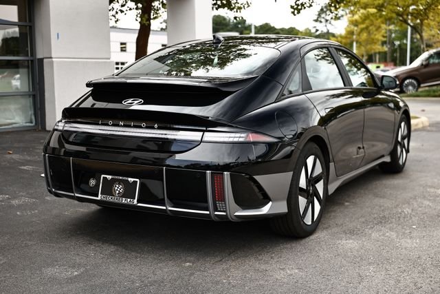 Used 2023 Onyx Black Hyundai SE image 5