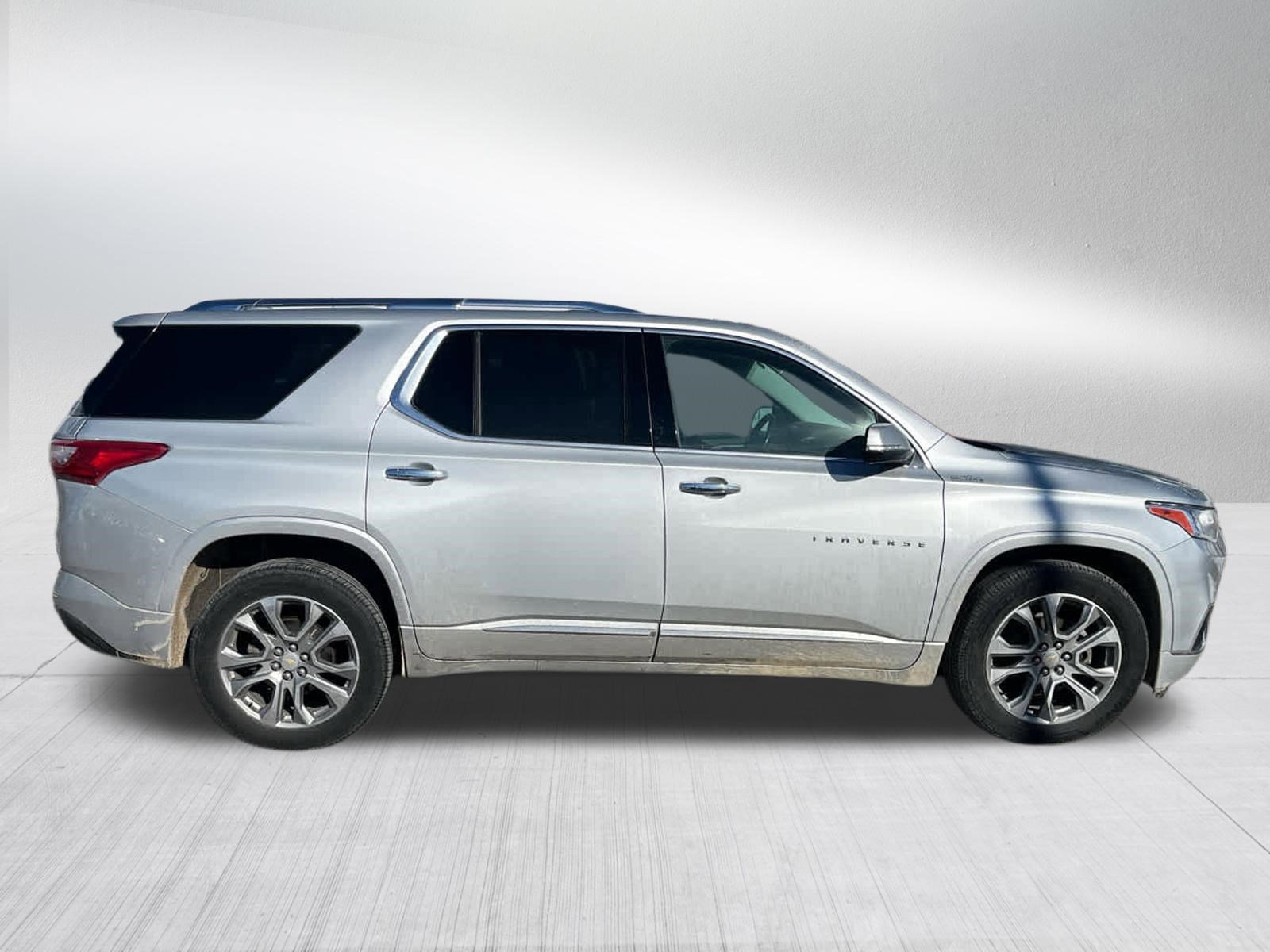 Used 2019 Chevrolet Traverse Premier with VIN 1GNEVKKW6KJ164832 for sale in Brooklyn Center, MN