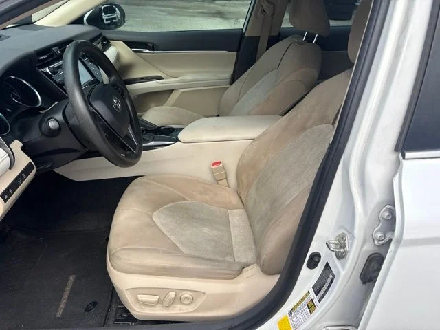 Used 2020 White Toyota LE image 9