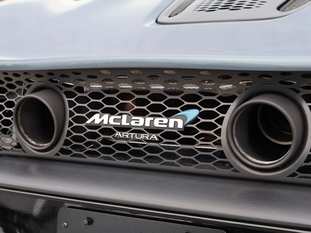 Used 2023 Saros McLaren TechLux image 9