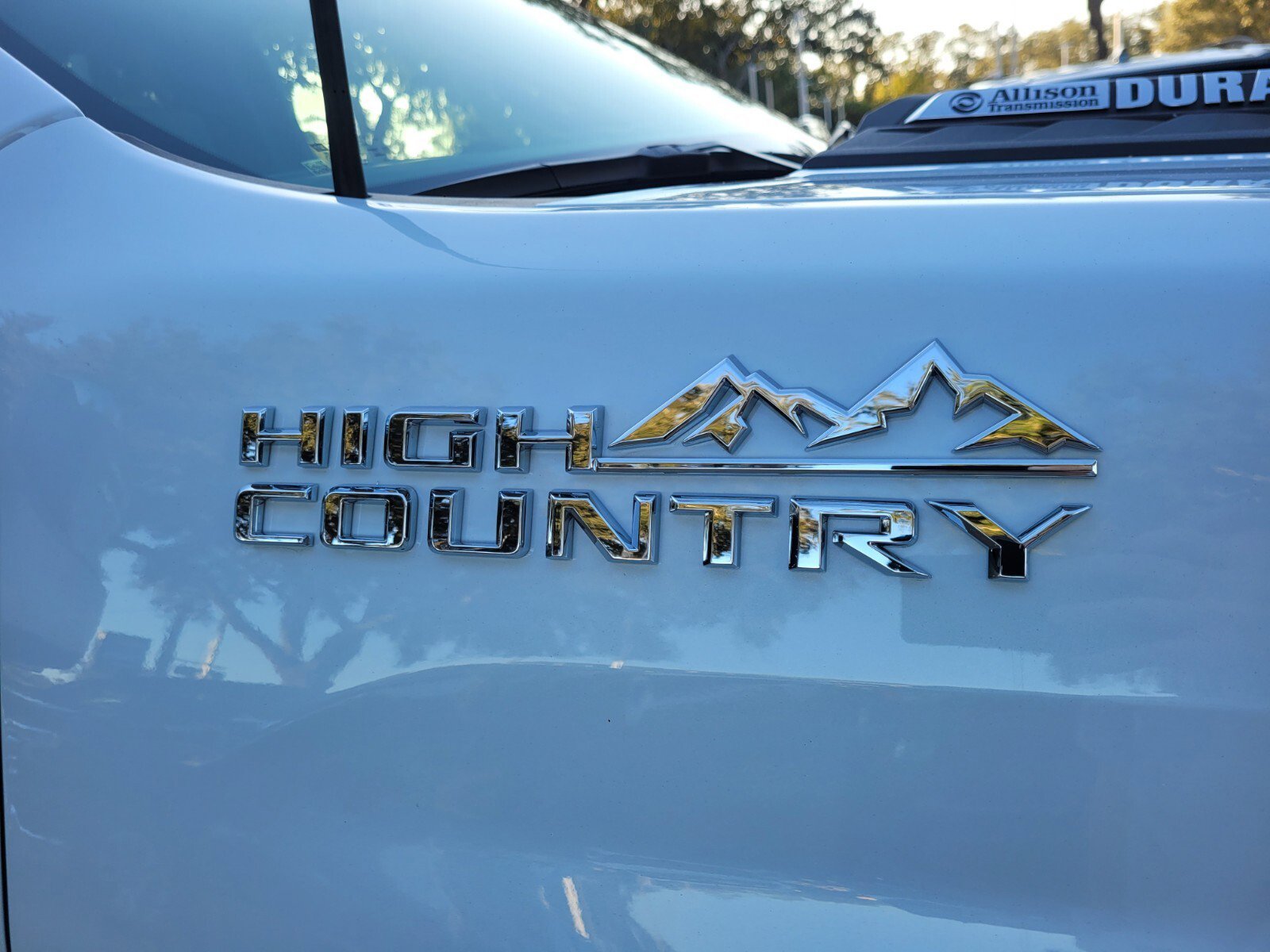 New 2026 Polar White Tricoat Chevrolet High Country image 9
