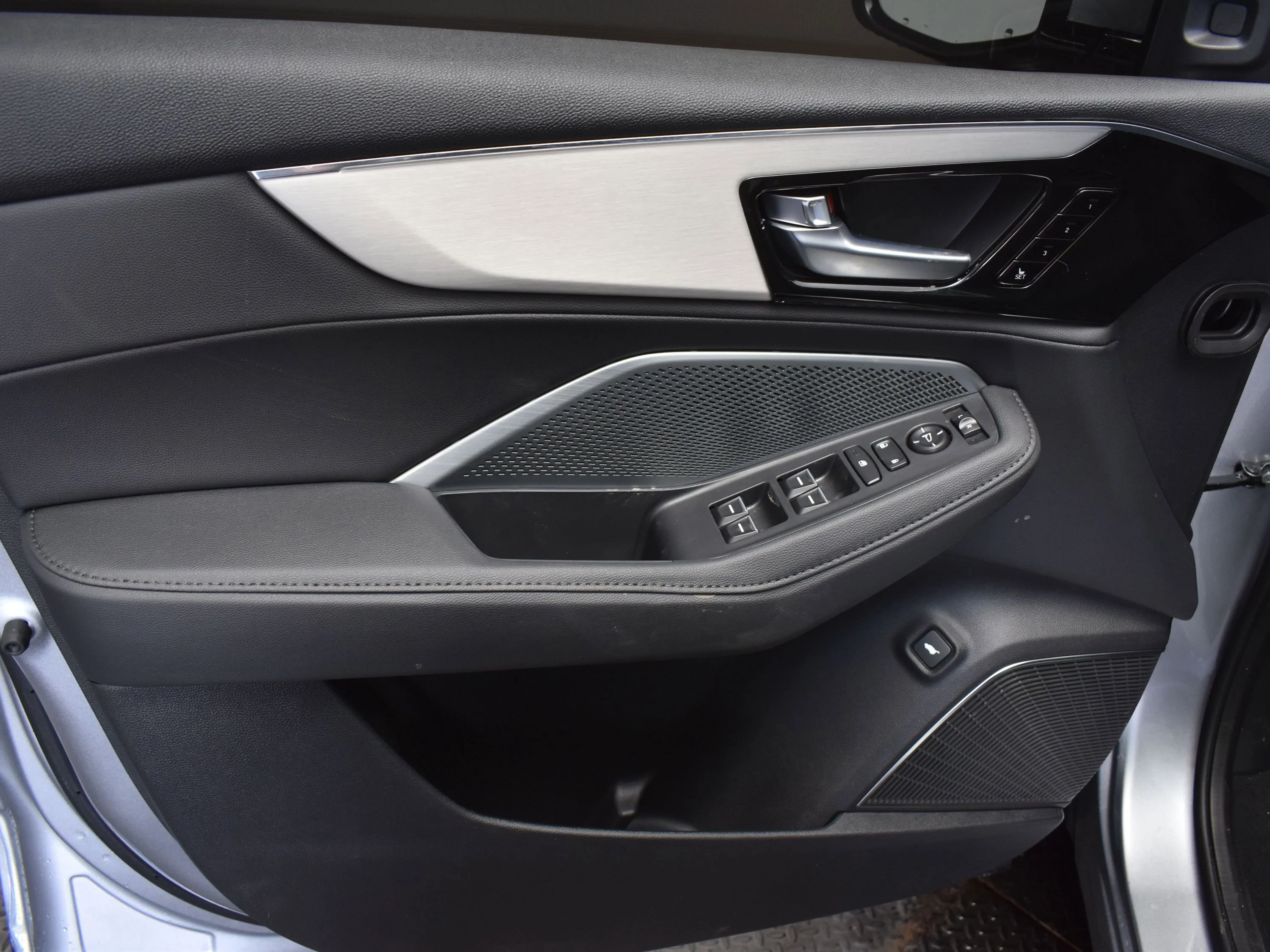 New 2026 Solar Silver Metallic Acura 4MDX image 7